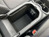 センターコンソールボックスです。