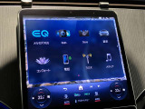 新しくなったセンターコンソールはスマートフォンを操作するような感覚でナビから車両の設定までが可能です。