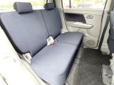 後部座席も気になるようなキズ・汚れやへたり等、大きなダメージはなく、良好な状態です。