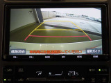 バックモニター付きです。モニターにはガイド線も表示されます。