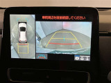 【パノラミックビュー&バックビュー】駐車時の安全確認をする為に車両上方からの映像と後方カメラからのを同時に表示しバックガイドも付いているのでバックの苦手な方でも安心して運転出来ますよ。