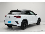 【リヤスタイル】リヤにかけてのルーフラインは、クーペスタイルSUV&rdquo;Tロック&rdquo;の特徴です。