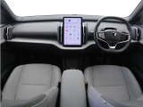 ドライバー・ディスプレイとセンターディスプレイを、12.3インチのタブレットに集約しました。運転操作に必要な情報とよく使う機能のコントロールボタンを、同一画面内にわかりやすく表示させることができます。