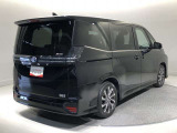 ご納車前にはエンジンオイル・オイルエレメント等を交換して、トヨタディーラーのエンジニアがしっかりと整備をさせていただきます。交換部品などについては、スタッフへお尋ねください。