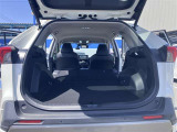 リアシートを倒すと大容量のラゲッジスペースができます!本当に重宝しますよ。たくさん荷物を詰めて便利です。是非、お試しください!