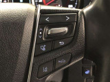 【ステアリングスイッチ】右です。ハンドルから手を離さず、運転に集中したまま手元でマルチインフォメーションディスプレイ内の表示切替などができます。