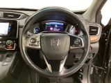 ハンドルにHondaセンシング系のクルーズコントロールやレーンキープアシストなどのスイッチと、オーディオの操作スイッチが装備されています。ハンドルから手を離さず安全に操作できます。