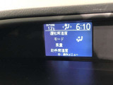 マルチインフォメーションディスプレイは、燃費に関する情報や、走行に関する各種の情報を表示します。また、スイッチ類の操作でシステムの設定などを変更することもできます。