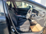 運転席側から観たフロントシートのイメージです。