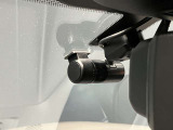 いくら安全運転をしていても、事故に巻き込まれることもあります。万が一の時に証拠として使えるフロント+車室内ドライブレコーダーがついてます♪