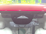 【i-ACTIVESENSE】走行中に前方の車両等を認識し、衝突しそうな時は警報とブレーキで衝突回避と被害軽減をアシスト。より安全にドライブをお楽しみいただけます。