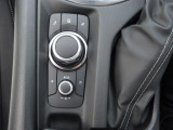 マツダコネクトを操作するコマンダーコントロールです。運転中に自然と手の触れる位置に配置されています。