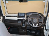 オシャレなインテリアで運転する気分も盛り上がりますよね^^