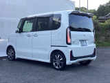 リアはプライバシーガラス付です。見た目もかっこいいですよね。また、太陽光を防ぐので冷房の効きを良くする効果もあるんです。エアコンを控えめにすれば燃費向上も見込めますよ。