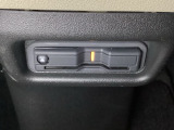 エレクトリックギアセレクターの下にETCがついています。高速道路の料金所の通過も楽々です。 カードの取り出しもしやすい場所についています。
