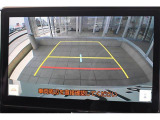 バックモニター付ですので、車庫入れも駐車もラクラクです。