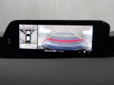 狭い場所での駐車やすれ違いなどでより的確な運転操作に役立つ360&deg;ビューモニターが装備されています。