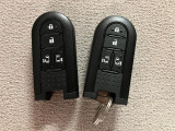 スマートキーを装備しています☆カギをカバンやポケットに入れて頂いた状態でドアロックの開閉やエンジンスタートをして頂けますよ!とても便利な装備です!