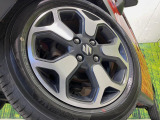【純正15インチアルミホイール】外観にマッチした純正アルミホイールを装着しております。各種社外アルミホイールや、スタッドレスタイヤも取扱いしております。是非ご相談ください♪