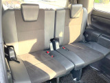 後部座席も気になるようなキズ・汚れやへたり等、大きなダメージはなく、良好な状態です。