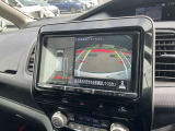 アラウンドビューモニター装備!空から見ているような映像によって不慣れな場所での車庫入れや縦列駐車等はもちろん狭い道でのすれ違いも安心していただけます♪