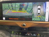 【パノラミックビューモニター】専用のカメラにより、上から見下ろしたような視点で360度クルマの周囲を確認することができます☆死角部分も確認しやすく、狭い場所での切り返しや駐車もスムーズに行えます。