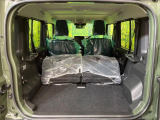 普段のお買い物や通勤、送迎等に十分な荷室スペースを確保しております。セカンドシートを倒すと、大きな荷物の積載も可能です♪