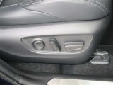 パワーシート搭載。微妙な調整が手軽にでき、ピッタリのポジションで運転することが可能です。
