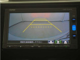 バックカメラ搭載です!車庫入れが苦手な人はもちろん、車両感覚に自信がある人にもお勧めです!見えない箇所が見えるようになるので、低い障害物や隠れてしまっている子供の存在等にも気付く事が出来ます。