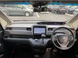 【ハイトアジャスター】運転席にはドライバーに合った姿勢で運転ができるようにハイトアジャスターが付いていますのでシートを『上・下』に調整ができます。
