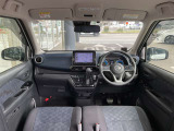 運転のしやすさを考えて設計された室内。質感の高いインテリアは、軽自動車だからって手は抜かない日産の車造り!毎日使う空間だから、乗る度に好きになる使い心地
