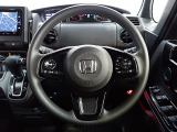 ハンドル左側にはオーディオ操作が出来るオーディオリモートコントロールスイッチ、右側にはHonda SENSINGとオートクルーズコントロールのスイッチを装備!