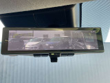 [スマートルームミラー]車両後方をミラーに映し出すため、悪天候の時でも視界は良好♪