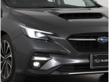 白く明るい光で夜間走行の安心感を高めるLEDヘッドランプです。