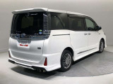 ご納車前にはエンジンオイル・オイルエレメント等を交換して、トヨタディーラーのエンジニアがしっかりと整備をさせていただきます。交換部品などについては、スタッフへお尋ねください。