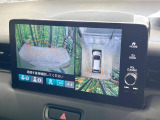 【マルチビューカメラシステム】専用のカメラにより、上から見下ろしたような視点で360度クルマの周囲を確認することができます☆死角部分も確認しやすく、狭い場所での切り返しや駐車もスムーズに行えます。
