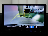 バックも安心のリアカメラ付いています。リアカメラがあると、いつでも安全にバックできますね。死角も減ります。3ビュー切り替え、ガイド線表示なので便利です。