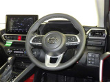 運転席まわりです。 各操作スイッチは使いやすい位置に配置されてます。