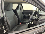 【運転席&助手席】シートは黒を基調にした落ち着いたデザインです。クリーニング済みですので清潔感があり気持ち良く乗っていただけます♪