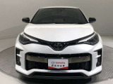 「フロントマスク」です。車の印象を決めるのは【顔】。この車の顔つきは、きっとあなたにピッタリ!?
