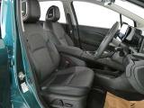 運転席はほどよくホールド感のある形状をしておりますので、運転がしやすいです。