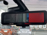 後方確認がしにくい時に便利なスマートルームミラー付き。後方にあるカメラからの映像がミラーに映されます。