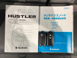 スマートキーは鍵をバッグに入れたままでもドアロックの開閉やエンジンのON・OFFができます。夜間や雨の日も鍵を探さなくて良いので便利です。
