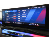 BMWカーブド・ディスプレイは、必要な情報をひと目で把握できるだけでなく、BMW iDriveの主要なインターフェイスとしてさまざまな機能の直観的な操作を可能にしています。