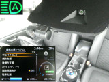 フロントカメラで車線や前方の人や車をモニターして、エマージェンシーブレーキや車線逸脱警報をを作動。ハイビームアシストも装備。