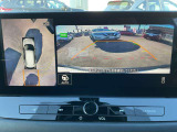 上から丸見えアラウンドビュー!車を真上から見下ろした様な映像を映し出します。これで苦手な車庫入れもラクラク。