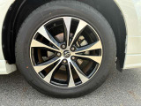 大迫力の18インチアルミホイール。サイズは235/55R18。
