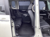 セカンドシートです!!ベンチシートになってますので、お二人の乗車ですとゆったり座って頂けますよ!!