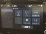 Bluetooth(ブルートゥース)接続機能付き。スマートフォンなどからお気に入りの音楽をワイヤレス再生できます。ドライブがさらに楽しくなりますね。