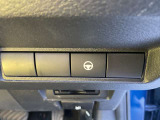 ハンドル右奥には各種設定スイッチがあります。運転者がスッと手を伸ばせば操作できので便利です。